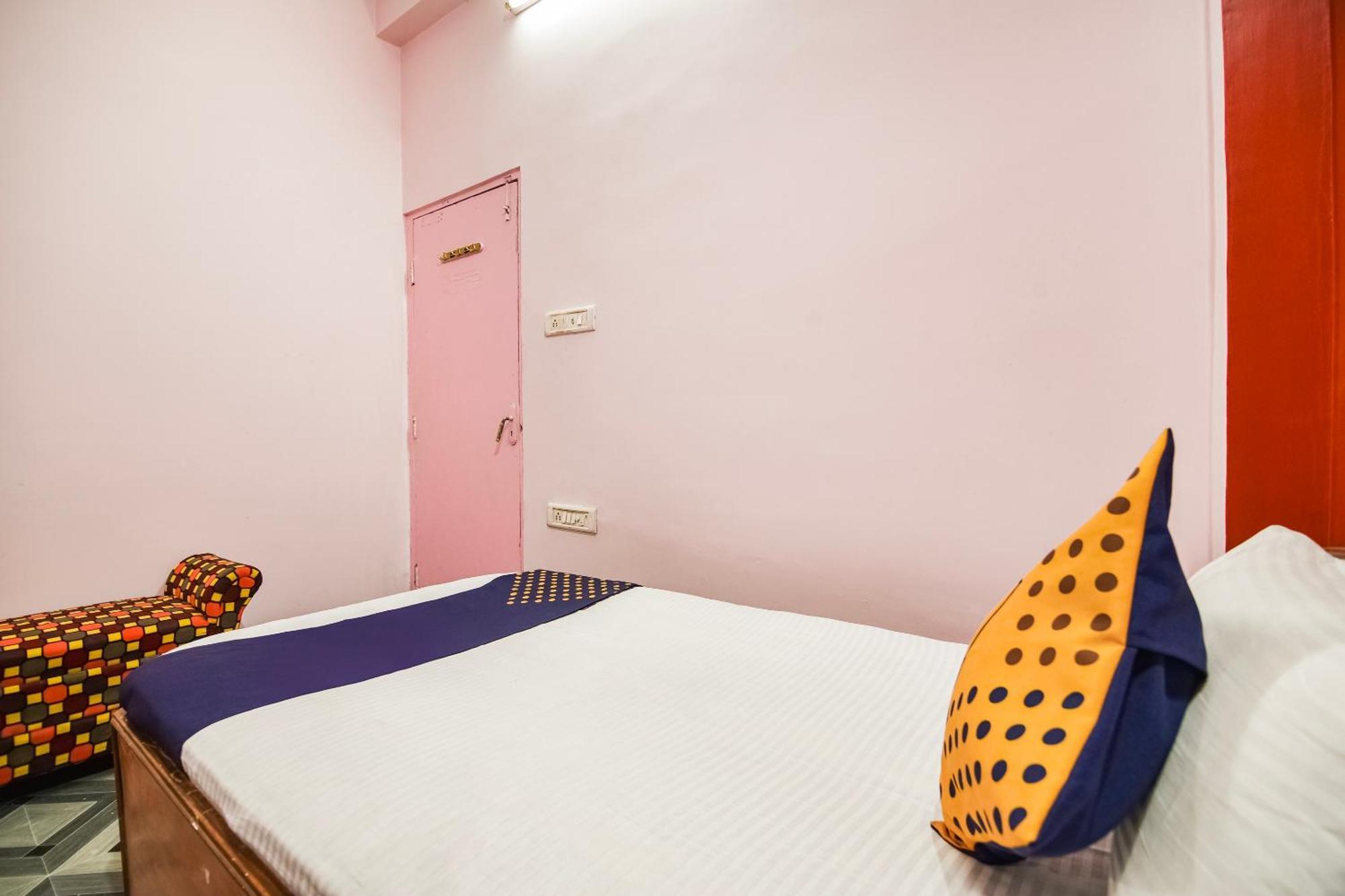 Spot On Hotel Midtown Gondia Экстерьер фото