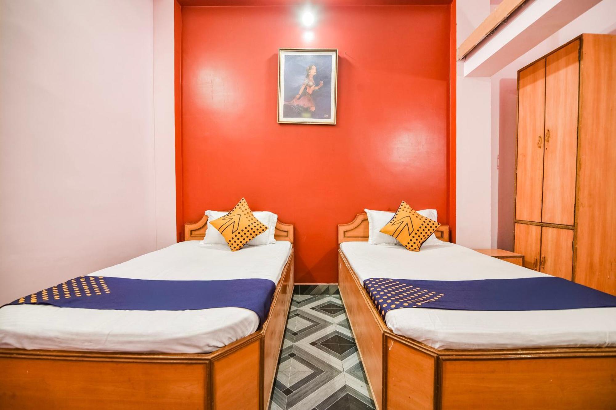 Spot On Hotel Midtown Gondia Экстерьер фото
