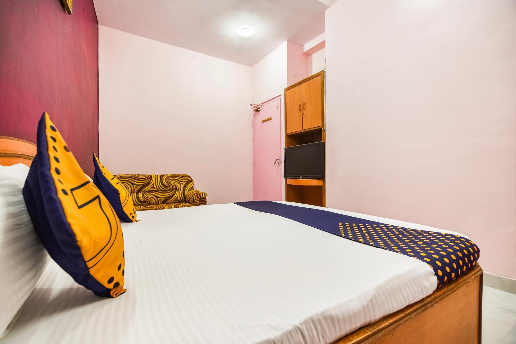 Spot On Hotel Midtown Gondia Экстерьер фото