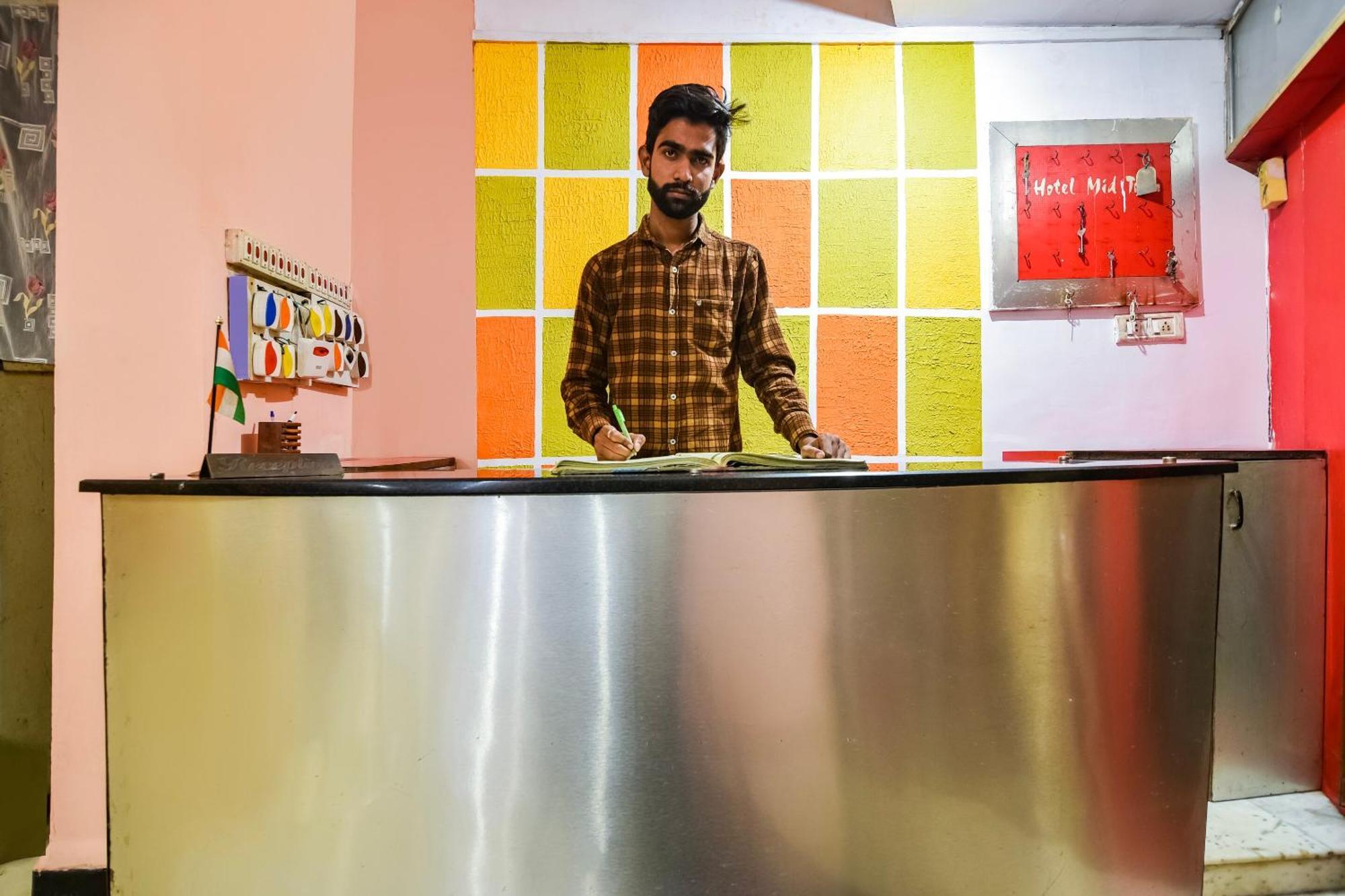 Spot On Hotel Midtown Gondia Экстерьер фото